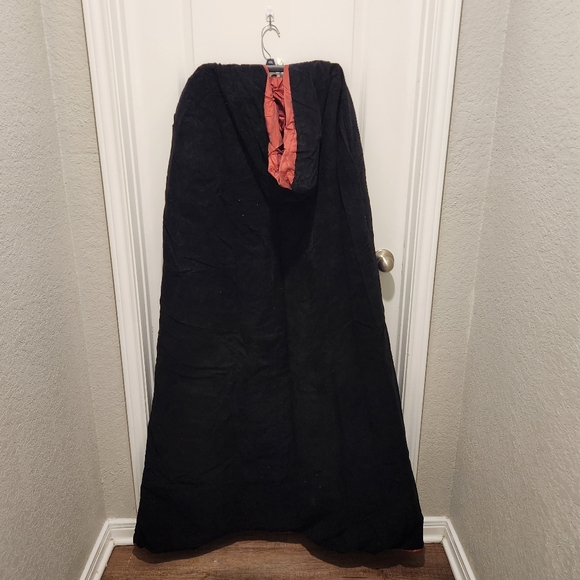 Spirt Halloween 63" Black and Red Deluxe Cape - Picture 4 of 12